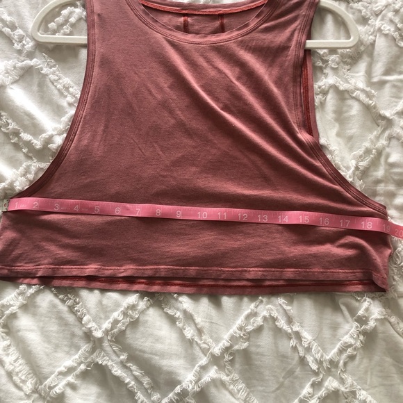 Lululemon crop Tank, size 8 - Picture 4 of 4